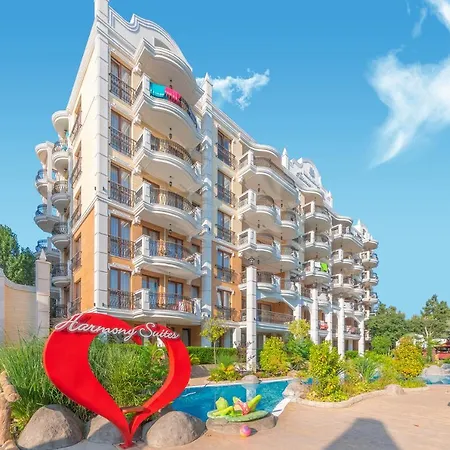 Harmony Grand מלון דירות סאני ביץ'
